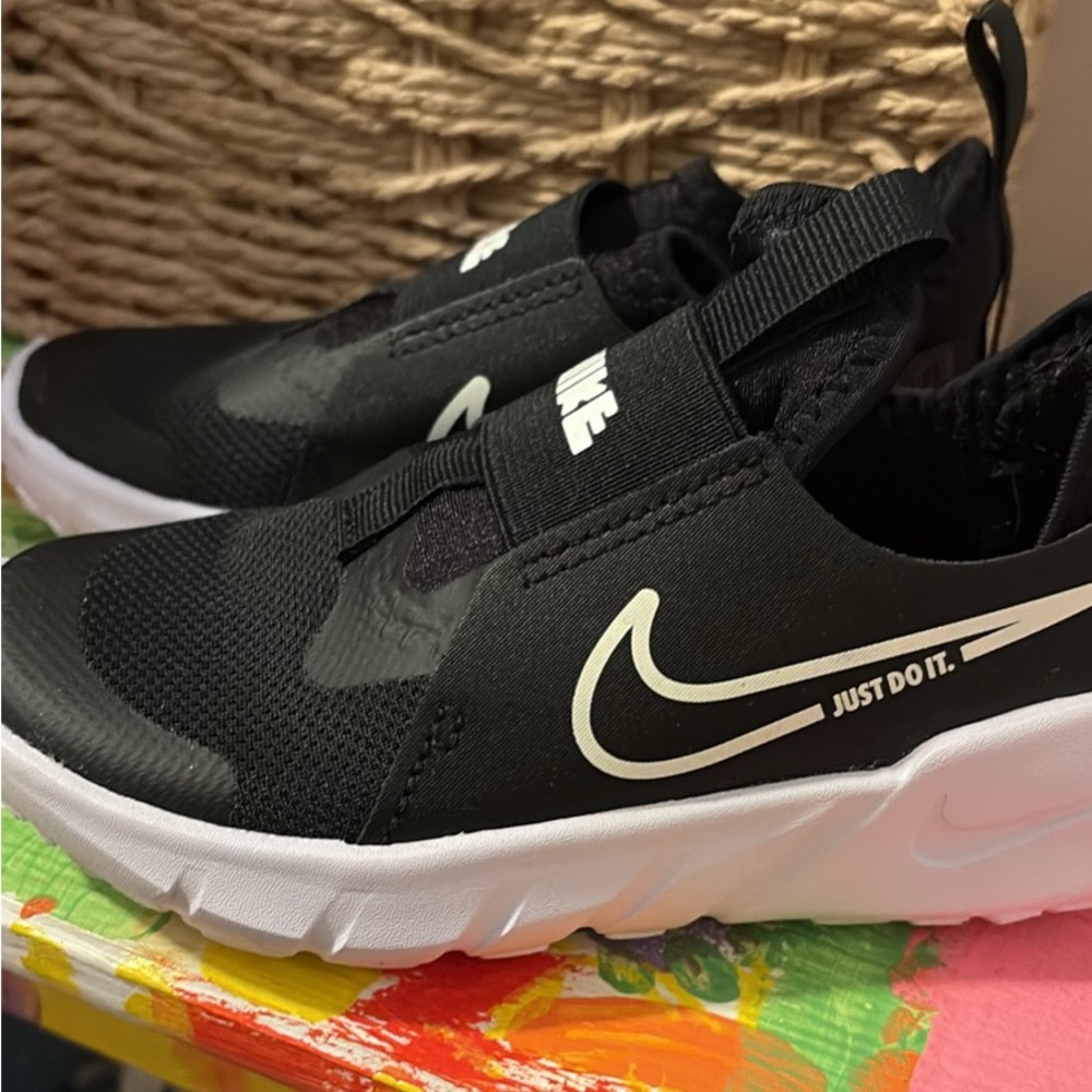 NWOT Nike 10.5C kids sneakers
